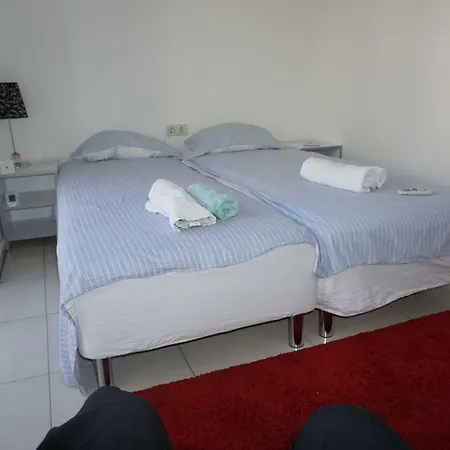 Elegant 2 Bedroom Apartment *