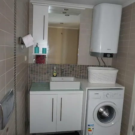 Elegant 2 Bedroom Apartment *
